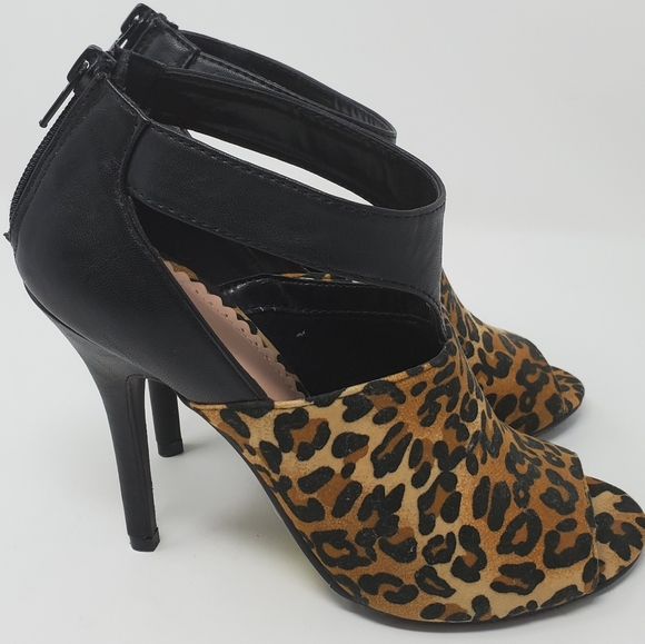 Madison by Shoedazzle Black heels  w/Leopard - Picture 3 of 8